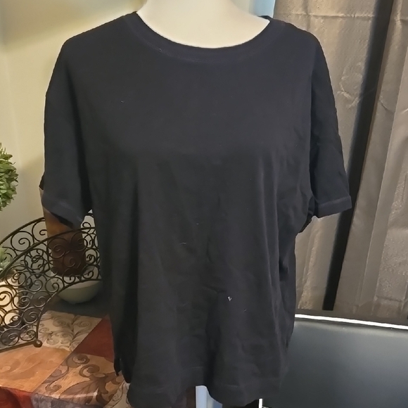 Old Navy Tops - Old Navy Classic Black Tee